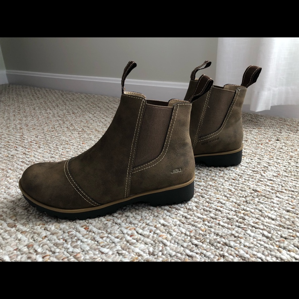 Jambu water resistant booties. Size 7.  New without the box.